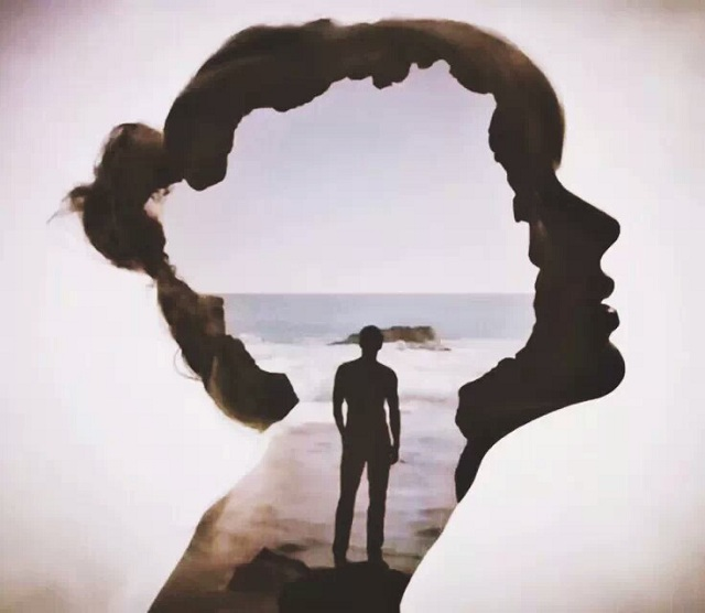 條件性暗示和對立面并列的這兩種催眠暗示方法，都需要兩個部分的出現(xiàn)，一個是綁定在常發(fā)性催眠反應上，另一個是綁定在與之完全對立的反應上。